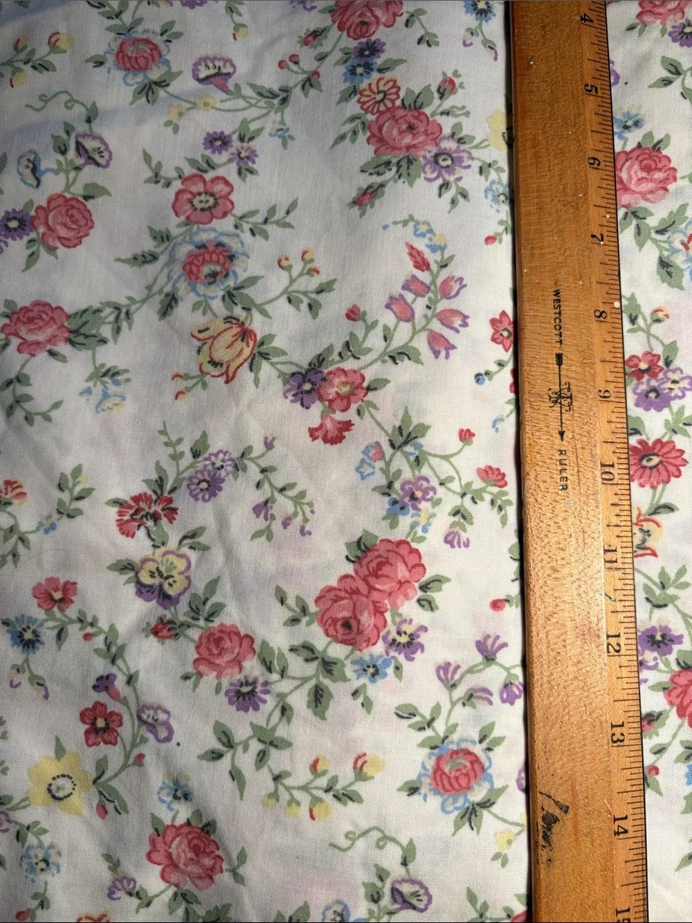 Vintage JCPenney Floral Cotton fitted sheet Print in White, Pink & Purple. LL